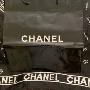 Chanel paper shopping bag 💼